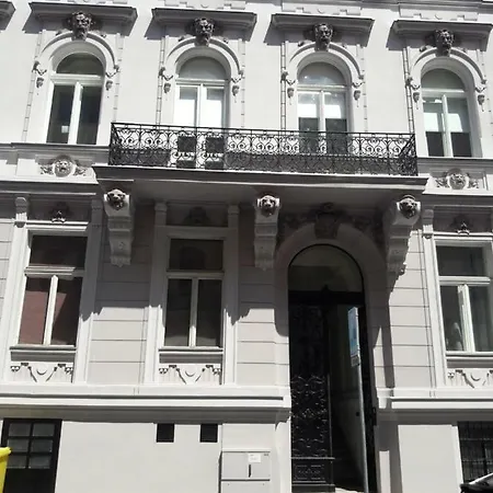 Lucas - Self Check-in