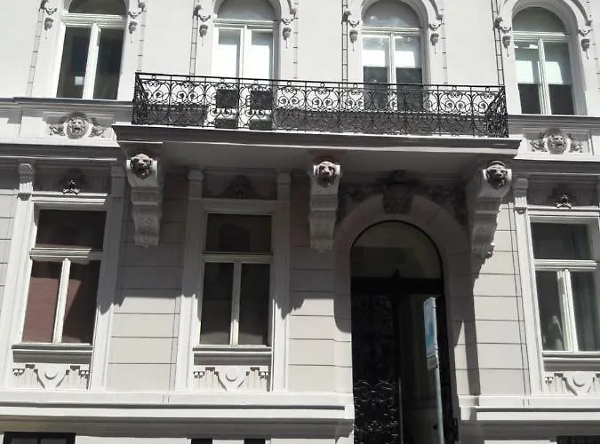 Lucas - Self Check-in