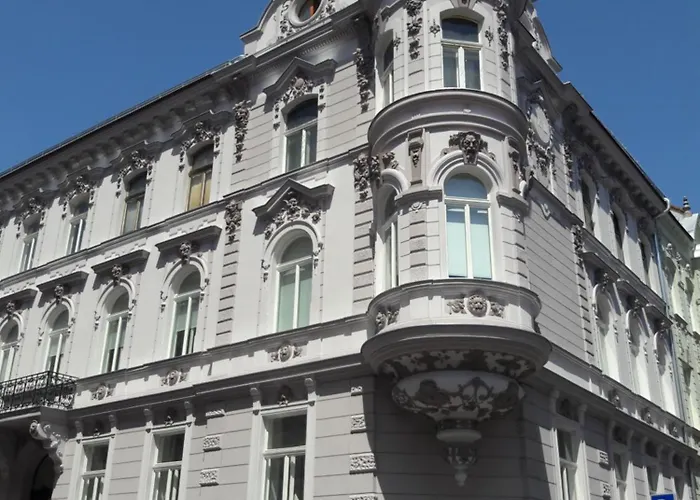 Lucas - Self Check-in * 브라티슬라바